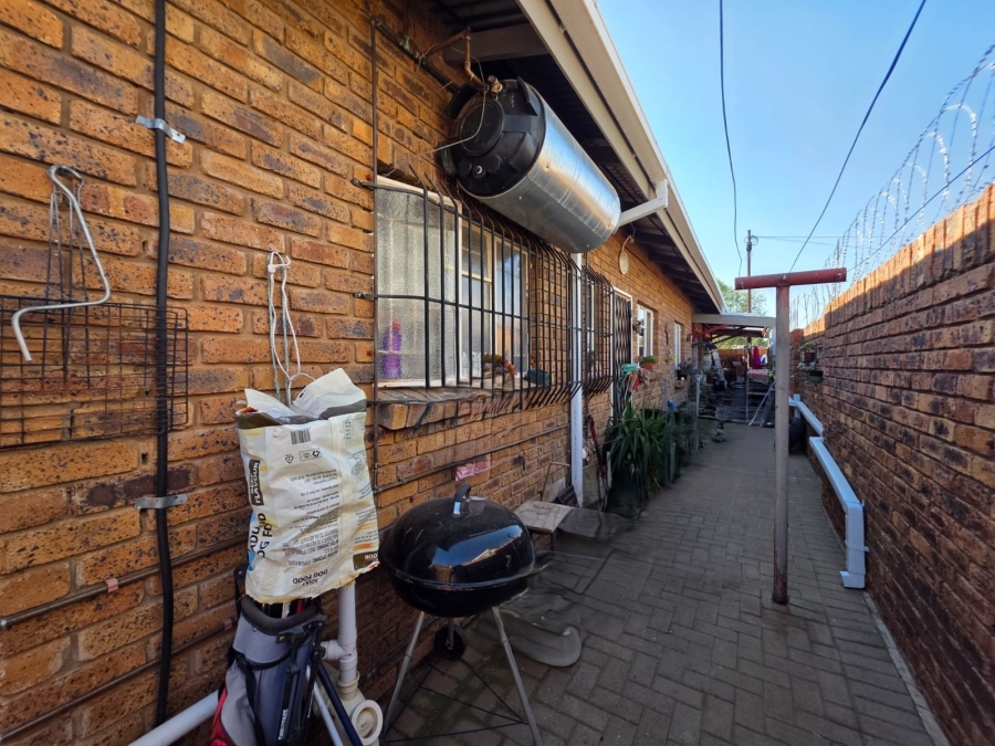 2 Bedroom Property for Sale in Verwoerdpark Northern Cape